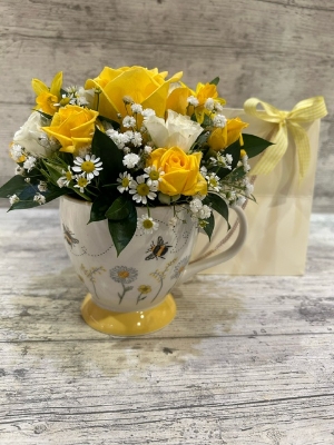 yellow and cream bumblebee cup arrangement in gift bag